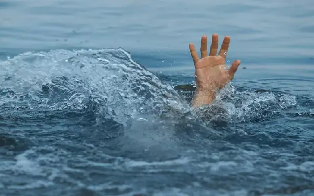 Tragedy in Dharwad: Twin toddlers drown in lake near Kundgol - News Karnataka
