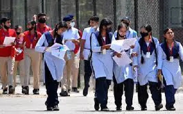 First Batch of RTE Students in Karnataka Excel in Board Exams Despite Odds - News Karnataka