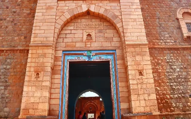 Heritage in Stone: A Glimpse into the Forgotten Glory of Kerakalamatti Vaade - News Karnataka