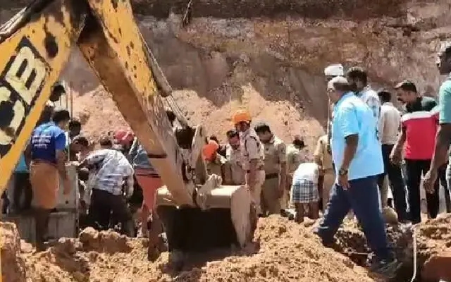 Hill Collapse During NH Work in Cheruvathur Claims Young Labourer’s Life - News Karnataka