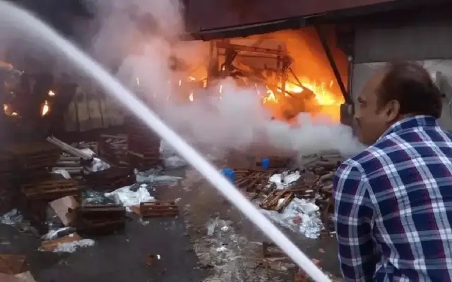 Massive Fire Engulfs Jindal Poly Films’ Igatpuri Warehouse; Two Injured, Probe On - News Karnataka