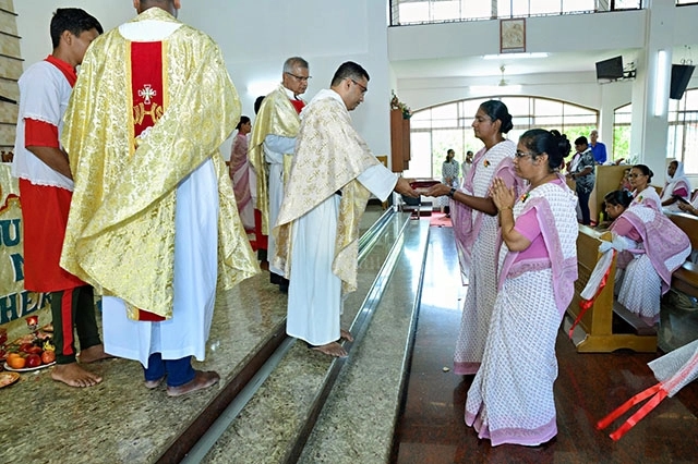 Nine sisters embrace sacred vows in heartfelt OSS dedication ceremony - News Karnataka