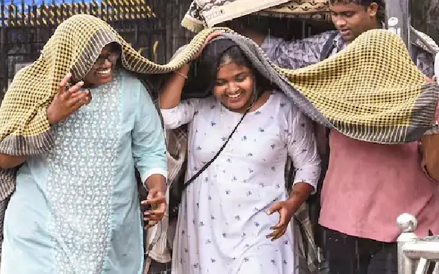 Rain, Thunderstorm Alert Across Karnataka Till May 6 Amid Cyclonic Activity: IMD - News Karnataka