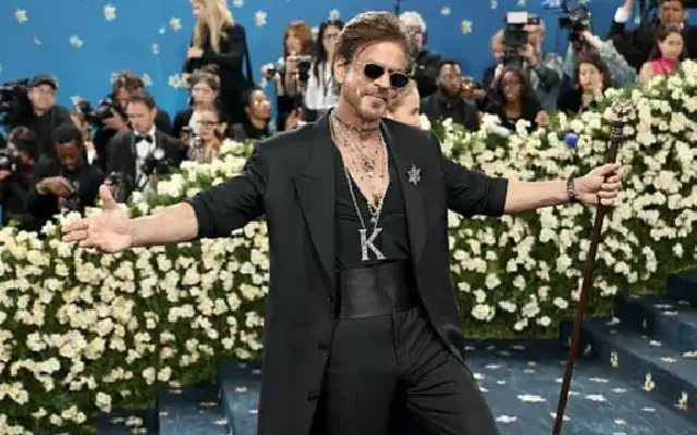 Shah Rukh Khan's Royal Met Gala 2025 Debut Stuns in Sabyasachi Splendor - News Karnataka