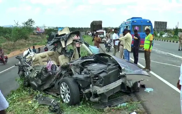 Six of Family Killed in Tragic NH-48 Crash in Haveri - News Karnataka
