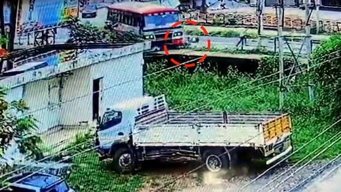 State bus loses control, kills cop, plunges into drain on Kanakapura Road - News Karnataka