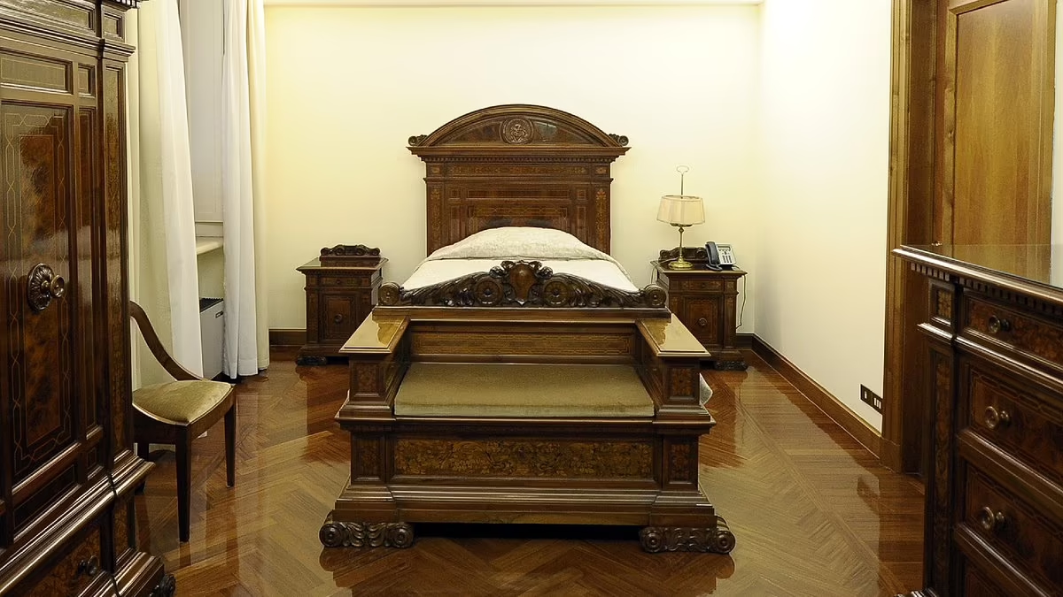 Papa Francis simple bedroom speaks of His powerful humility - News Karnataka