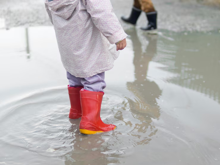Tragedy strikes Bengaluru: Senior and child electrocuted during rainwater cleanup - News Karnataka
