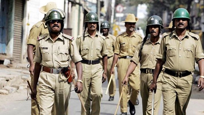 Uniformed resolve: Cops march through Deralakatte to reassure locals - News Karnataka