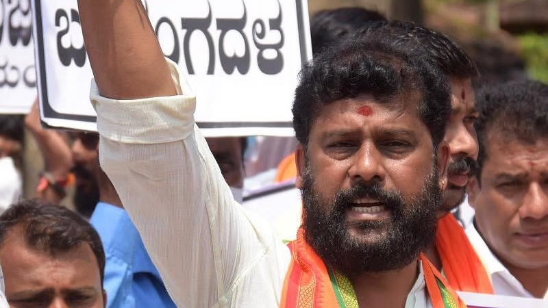 VHP leader Sharan Pumpwell arrested over bandh call, activists protest - News Karnataka