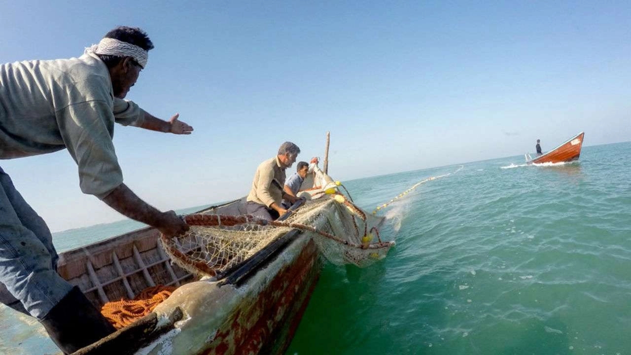 Fishermen attacked mid-sea by suspected foreign assailants near Vedaranyam - News Karnataka