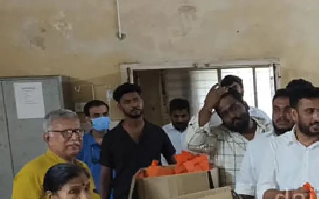 Youth Congress celebrates govt’s 2-year milestone at Udupi hospital - News Karnataka