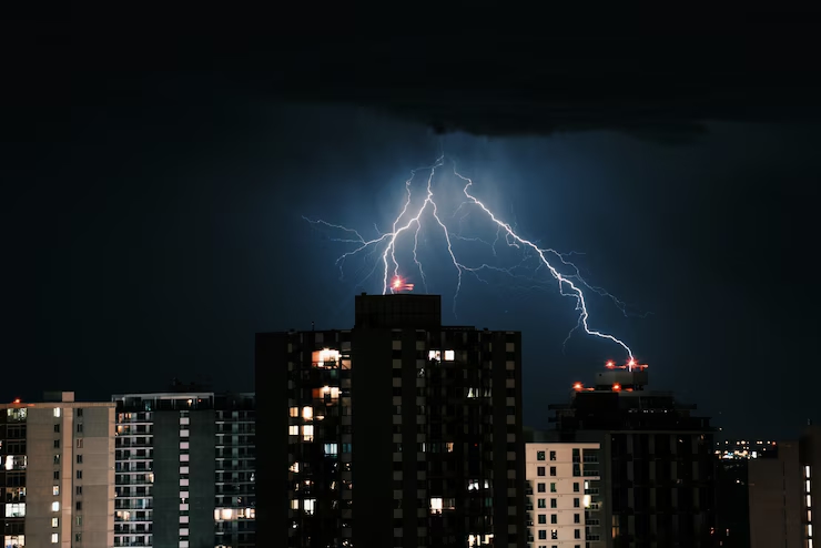 Fierce storm plunges Ranchi into darkness, revealing power infrastructure weaknesses - News Karnataka