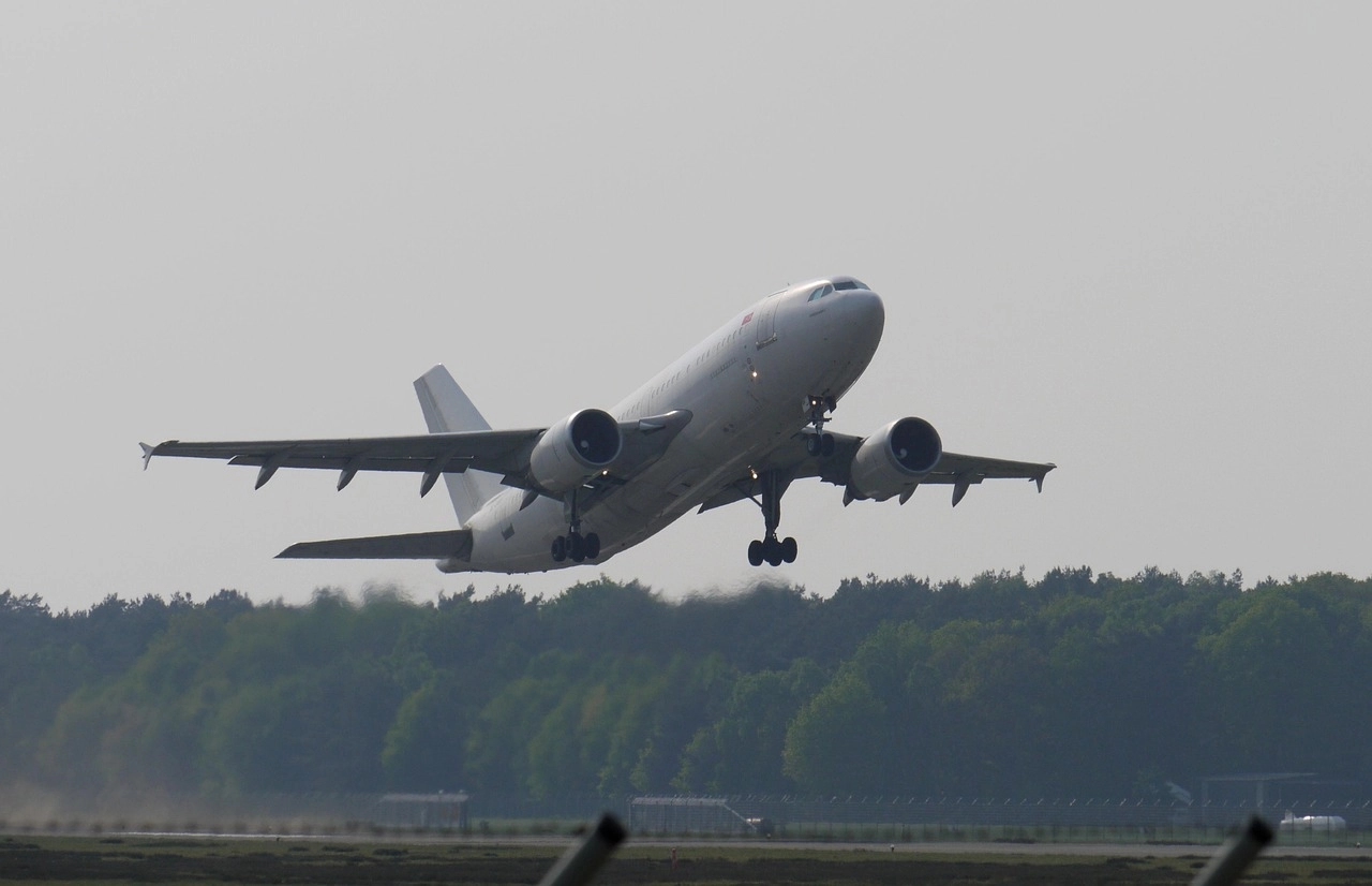 Record-Breaking Take‑off: Mangaluru Airport Soars Past 2.3 Million Flyers - News Karnataka