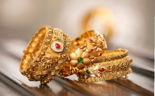 Gold Dips in India Despite Global Surge Amid Fed Inflation Warnings - News Karnataka