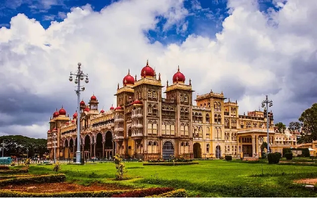 Tourist Boom in Mysuru Despite Indo-Pak Tensions; Costs Rise But Crowds Grow - News Karnataka