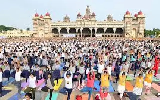 15,000 Unite for International Yoga Day at Mysuru Palace - News Karnataka