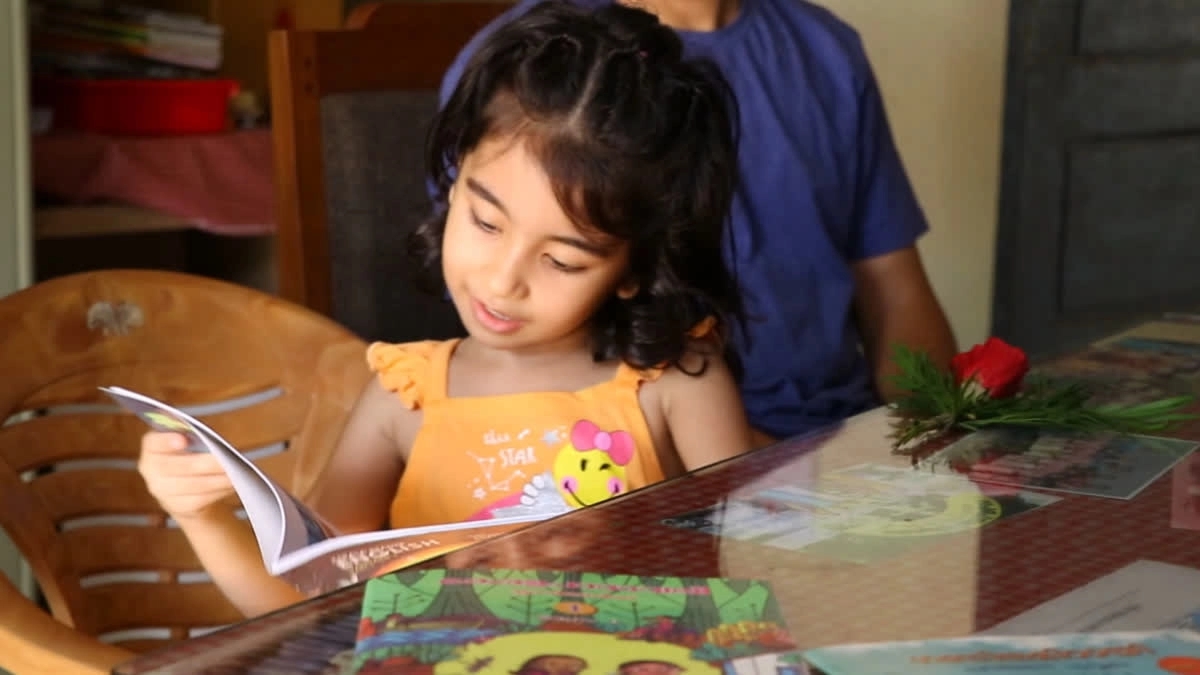 Afghan girl joins one of Kerala’s oldest schools, charming classmates with her warmth - News Karnataka