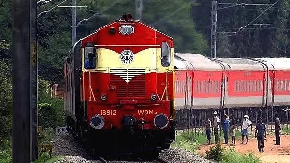 Alert train driver averts major tragedy near Salem; sabotage suspected - News Karnataka
