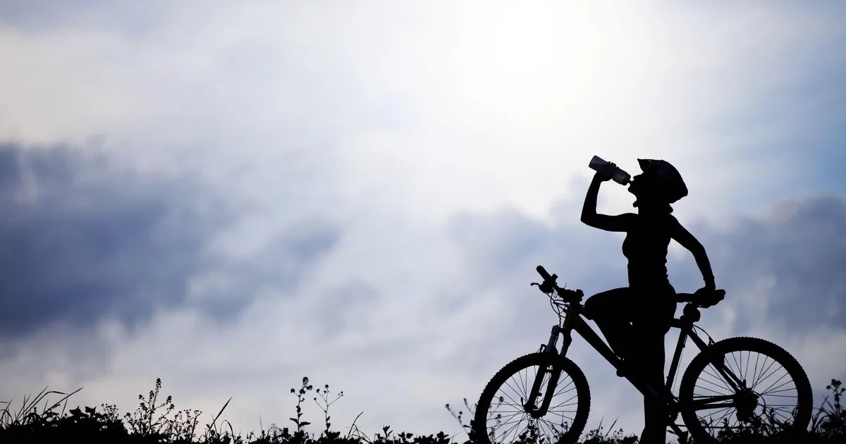Man who cycles daily even at 81 shares his secret tip - News Karnataka