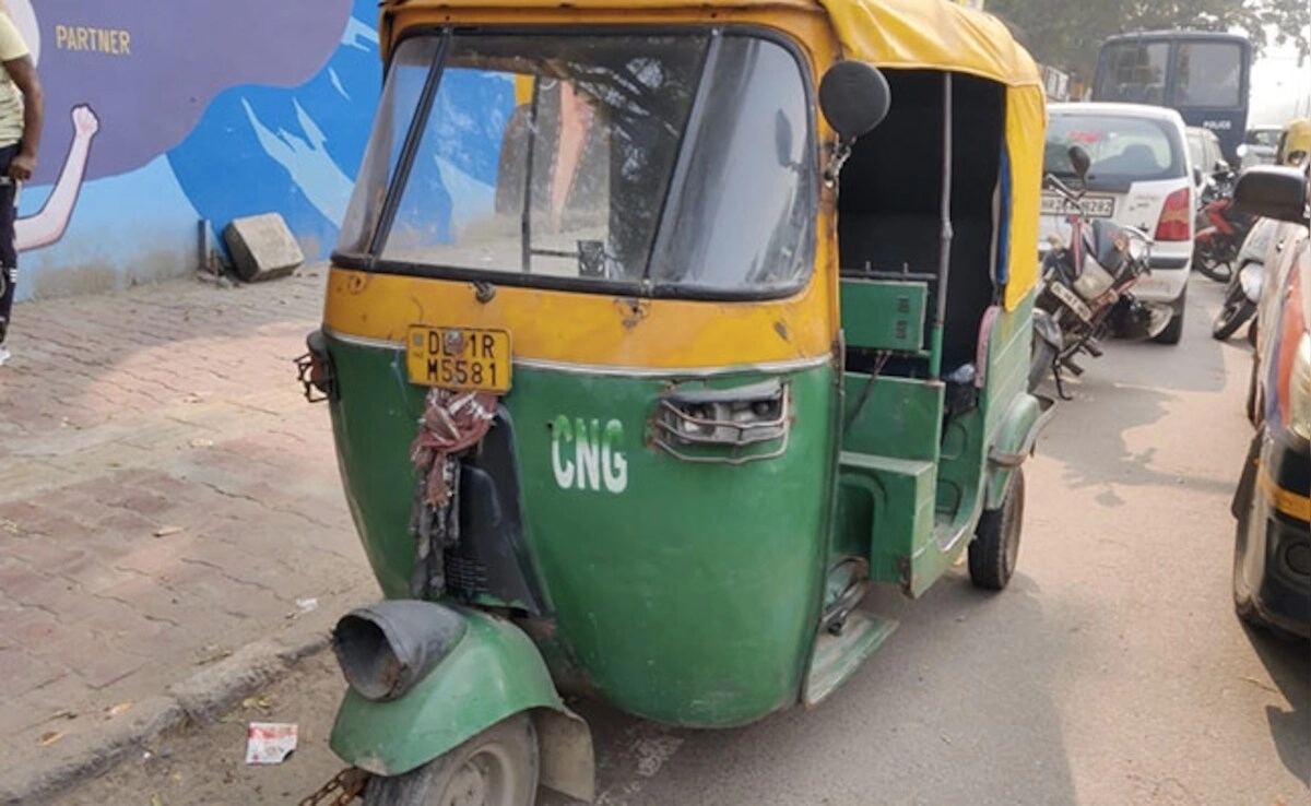 Auto drivers in Hubballi demand restoration of dismantled stands - News Karnataka