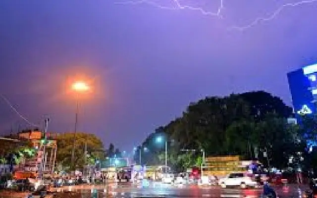Bengaluru Embraces Pre-Monsoon Mood with Cool Breezes and Light Showers - News Karnataka