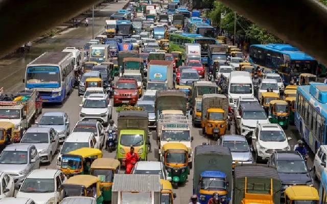 Bengaluru Gridlocks After Bike Taxi Ban; Riders Protest as Traffic Soars 22% - News Karnataka