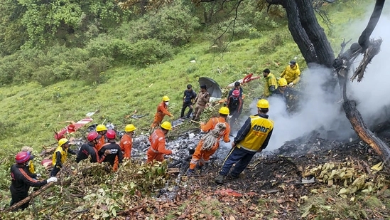 Char Dham tragedy: Maharashtra family among 7 killed in Kedarnath helicopter crash - News Karnataka