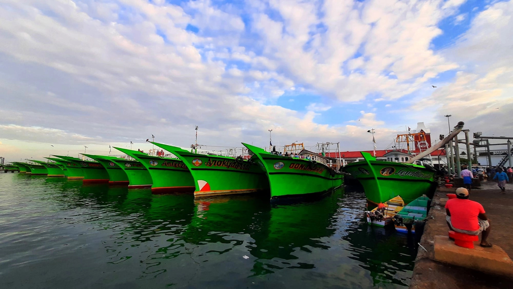 Fishing ban ends with bounty: Kanyakumari boats return with ₹5 crore catch - News Karnataka