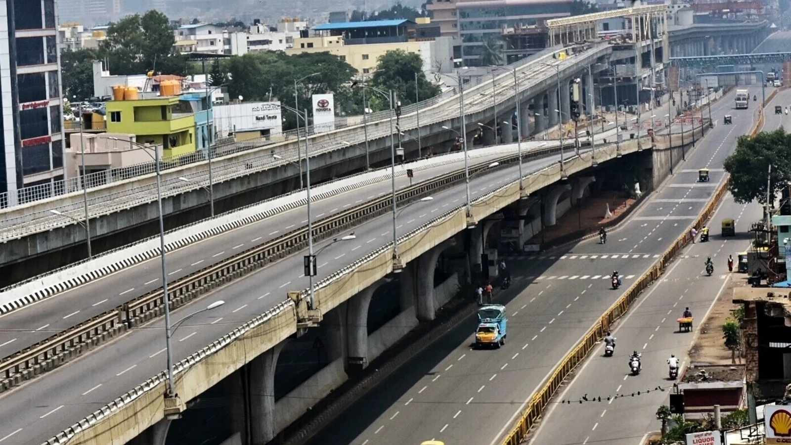 Damaged flyover near bus stand creates trouble and fear for commuters - News Karnataka