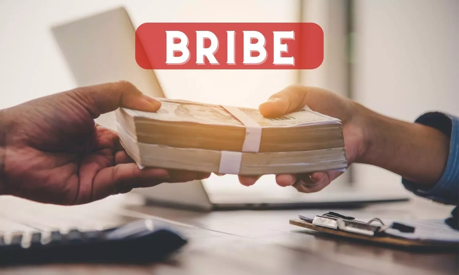 Haveri doctor, aide caught red-handed taking ₹3 lakh bribe for ‘favourable' report - News Karnataka