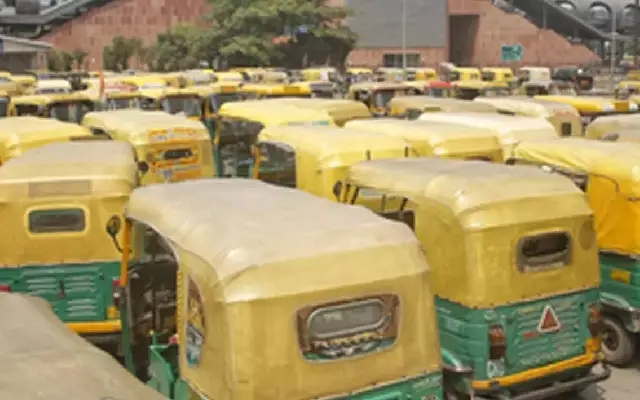 Karnataka transport minister demands crackdown on auto fare overcharging in Bengaluru - News Karnataka