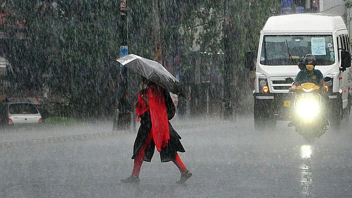 Kerala battered by heavy rain: 4 dead, red alert in 5 districts, schools shut - News Karnataka