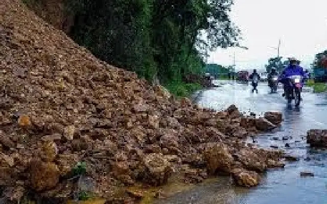 Landslide Risk Returns to Kettikal as Rains Erode Fragile Hillside - News Karnataka