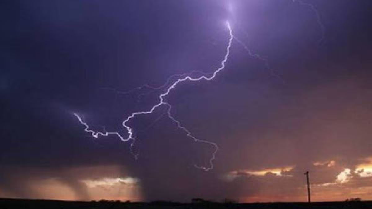 Lightning tragedy and flash floods claim children's lives in Nashik - News Karnataka