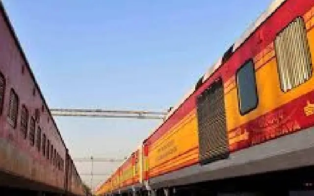 Lost & Found: SWR Team Recovers Gold Chain from Train Toilet, Returns It to Passenger - News Karnataka