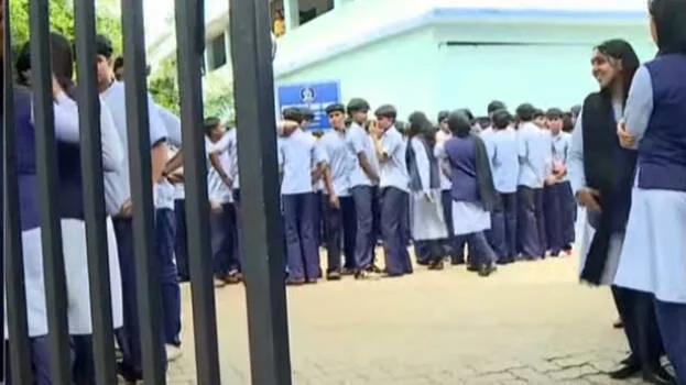 Students protest after teacher’s car runs over classmate’s leg; school accused of cover-up - News Karnataka