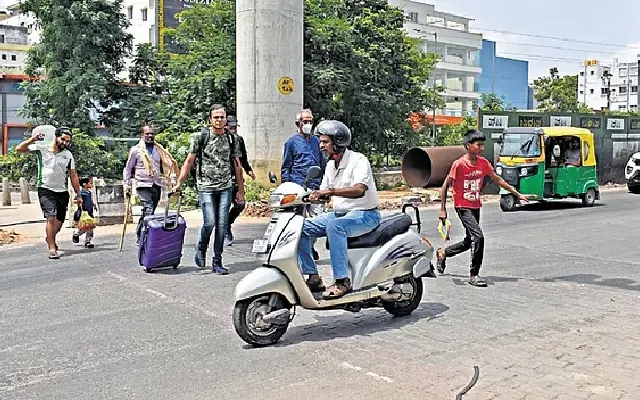 Metro Work Near Babusapalya Bus Stop Triggers Traffic Chaos - News Karnataka