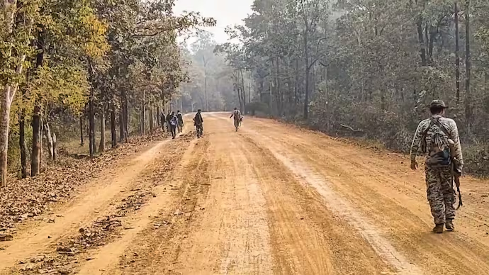 Naxals strangle locals with ropes as result of recent police encounter member - News Karnataka