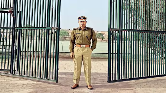 PSI recruitment scam: DGP office staffer accused of ₹25 lakh bribe demand - News Karnataka