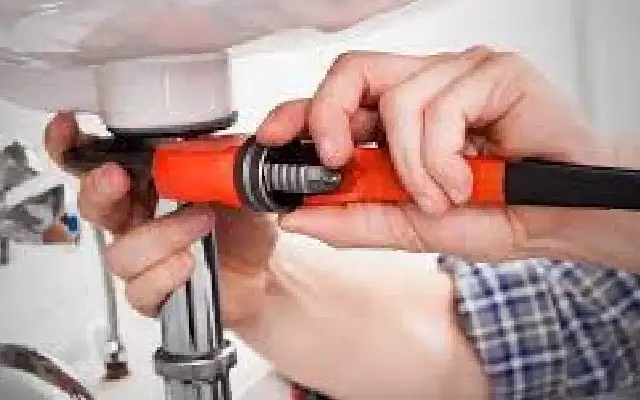 Odia Plumber Wins Bengaluru Over With Kannada Skills and Professionalism - News Karnataka