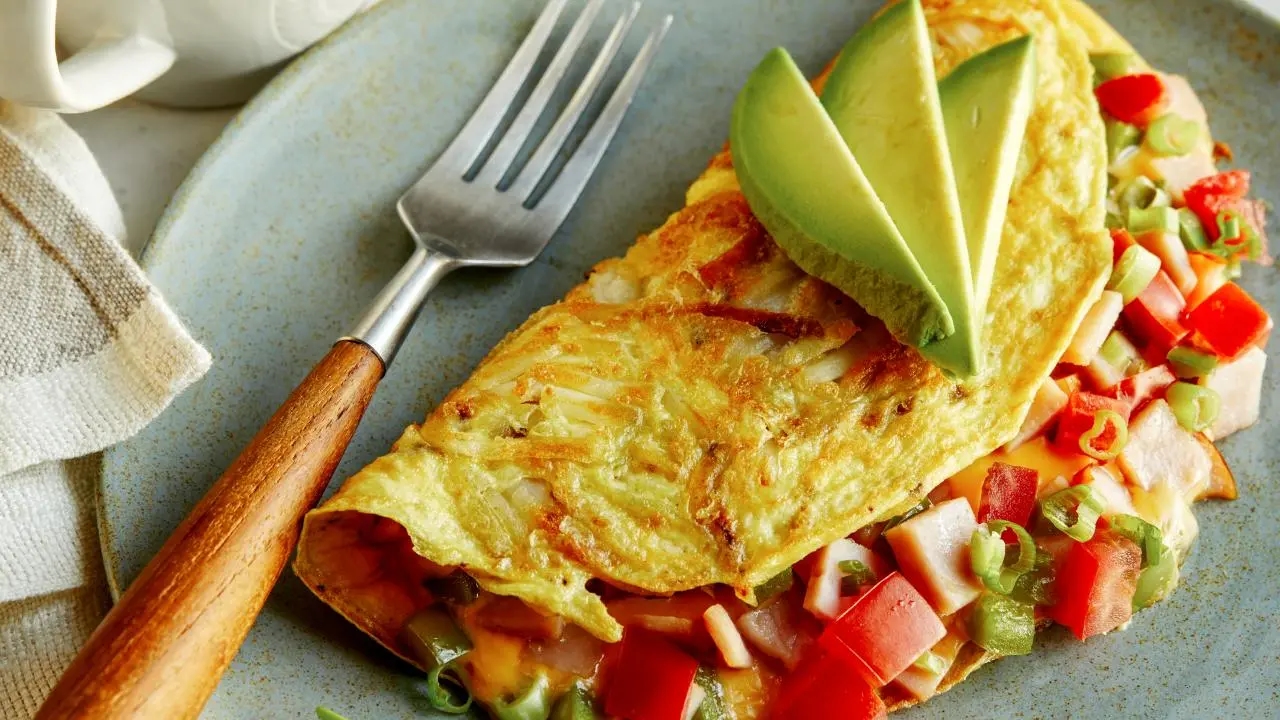 Thief steals omelet, beef and Rs 25,000 from hotel at midnight - News Karnataka