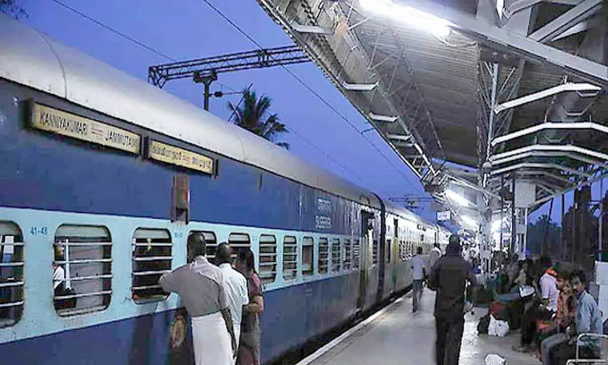Outrage as man misbehaves with woman on train after boarding without ticket - News Karnataka