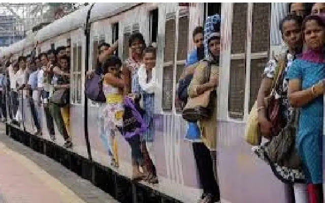 Overcrowded Mumbai Local Turns Deadly: 5 Feared Dead - News Karnataka