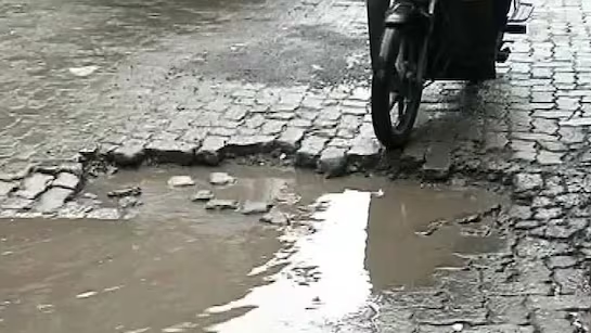 Pothole tragedy claims life of scooter rider in Thrissur - News Karnataka
