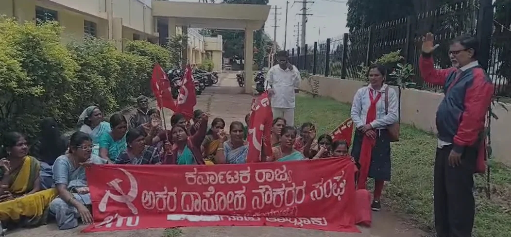 Kitchen Staff Dismissals Spark Indefinite Protest in Nanjangud - News Karnataka