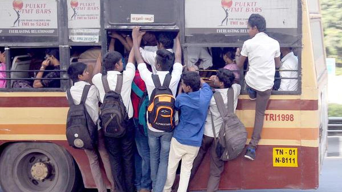 Student clings to life in Madurai bus scare, raises alarm over footboard travel - News Karnataka