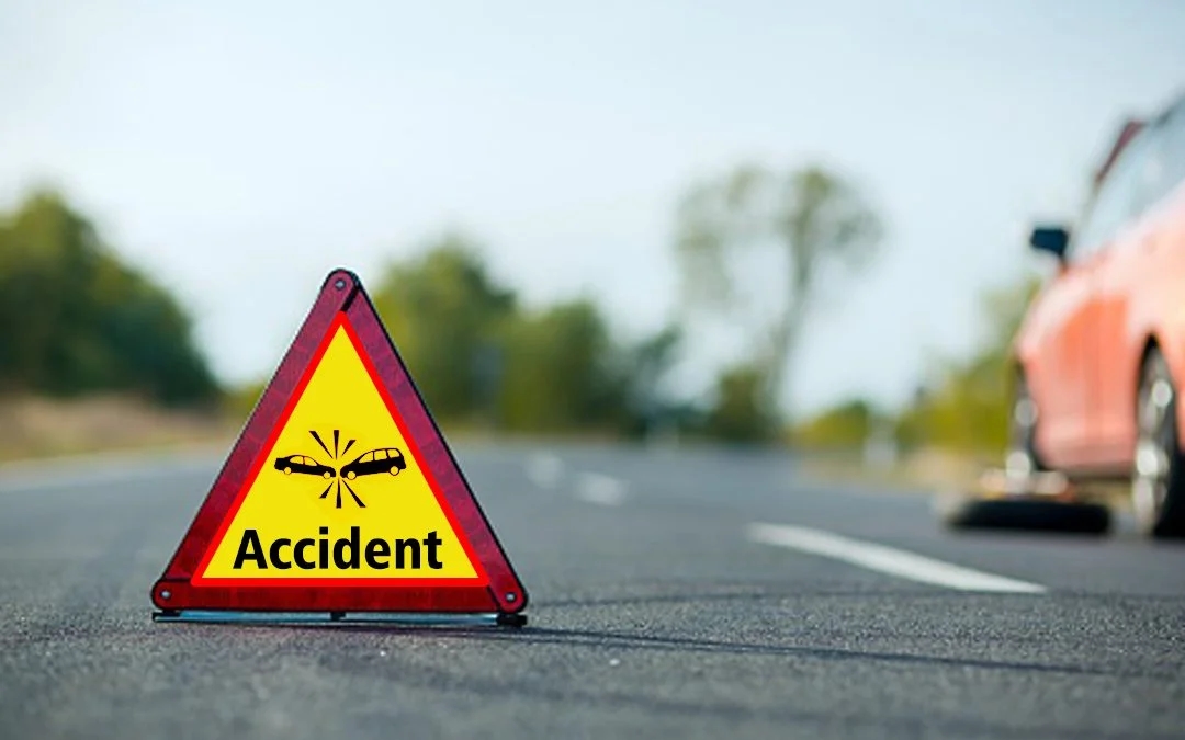 TNSTC bus crashes into pit in Erode, 15 injured after driver faints - News Karnataka