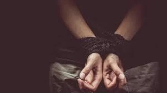 Teen abducted near school escapes captors, rescued by police - News Karnataka