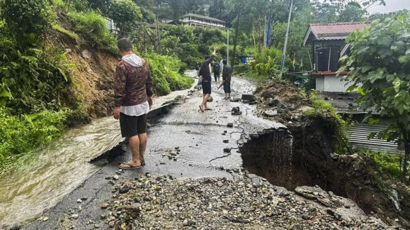 Tourists trapped in Sikkim’s scenic nightmare as landslides cut off lifelines - News Karnataka